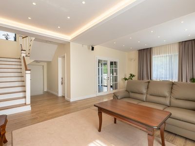 Casă cu 5 camere de vânzare în Ultracentral, Tunari – fotografia 5 din 34