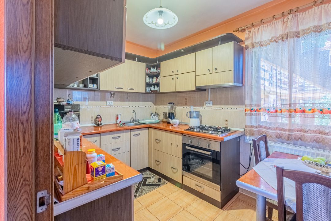 Casă cu 10 camere de vânzare în Râșnov – fotografia 10 din 35