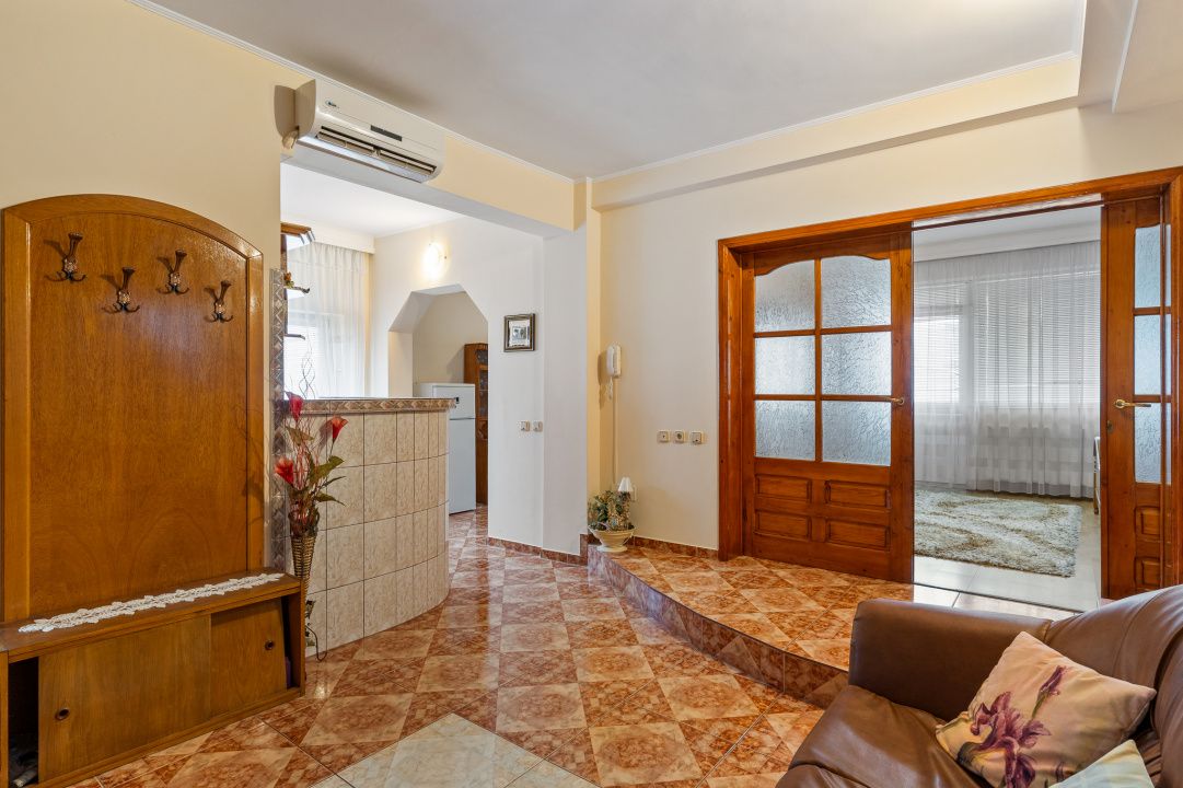 Casă cu 8 camere de vânzare în Faleza Nord, Constanța – fotografia 17 din 25