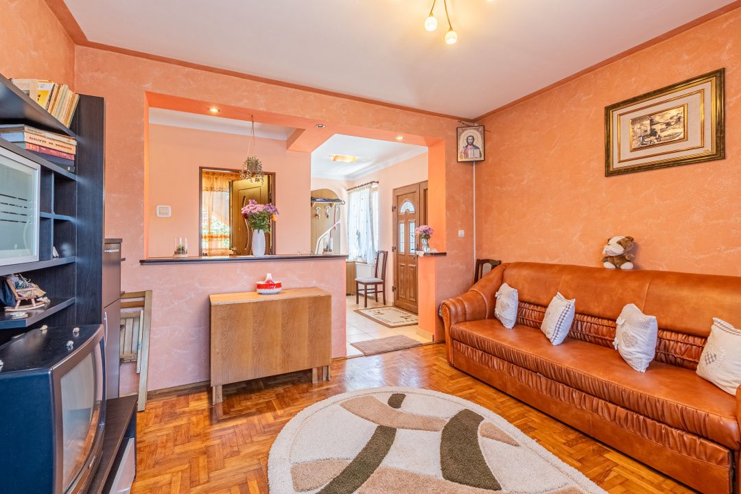 Casă cu 10 camere de vânzare în Râșnov – fotografia 7 din 35