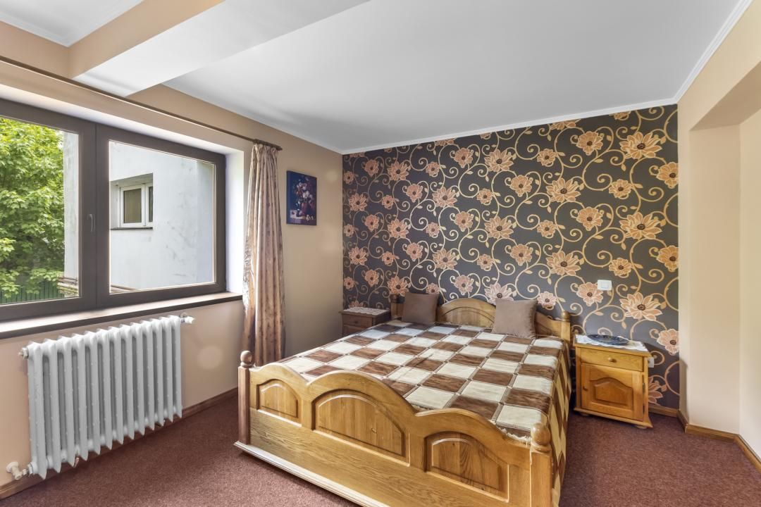 Casă cu 8 camere de vânzare în Zamora, Bușteni – fotografia 7 din 20