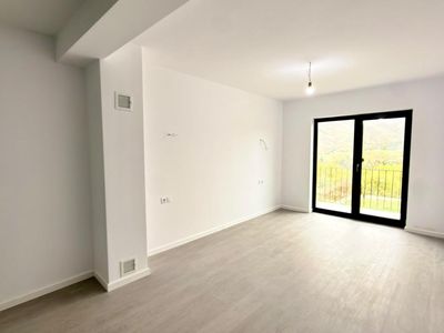 Casă cu 4 camere de vânzare în Sud-Vest, Cisnadioara – fotografia 3 din 25