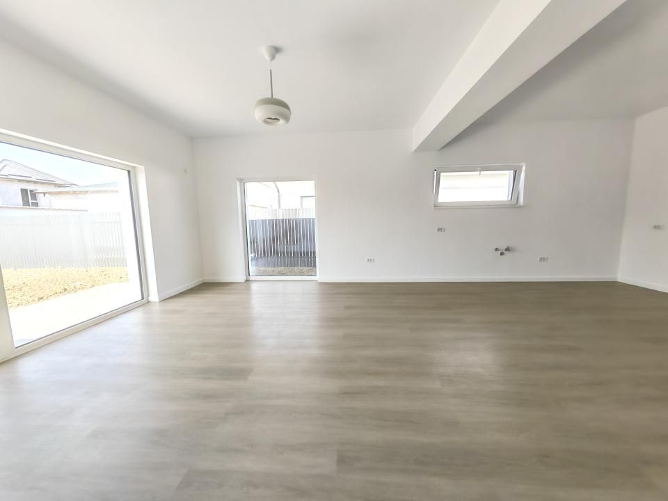 Casă cu 4 camere de vânzare în Tunari – fotografia 12 din 26