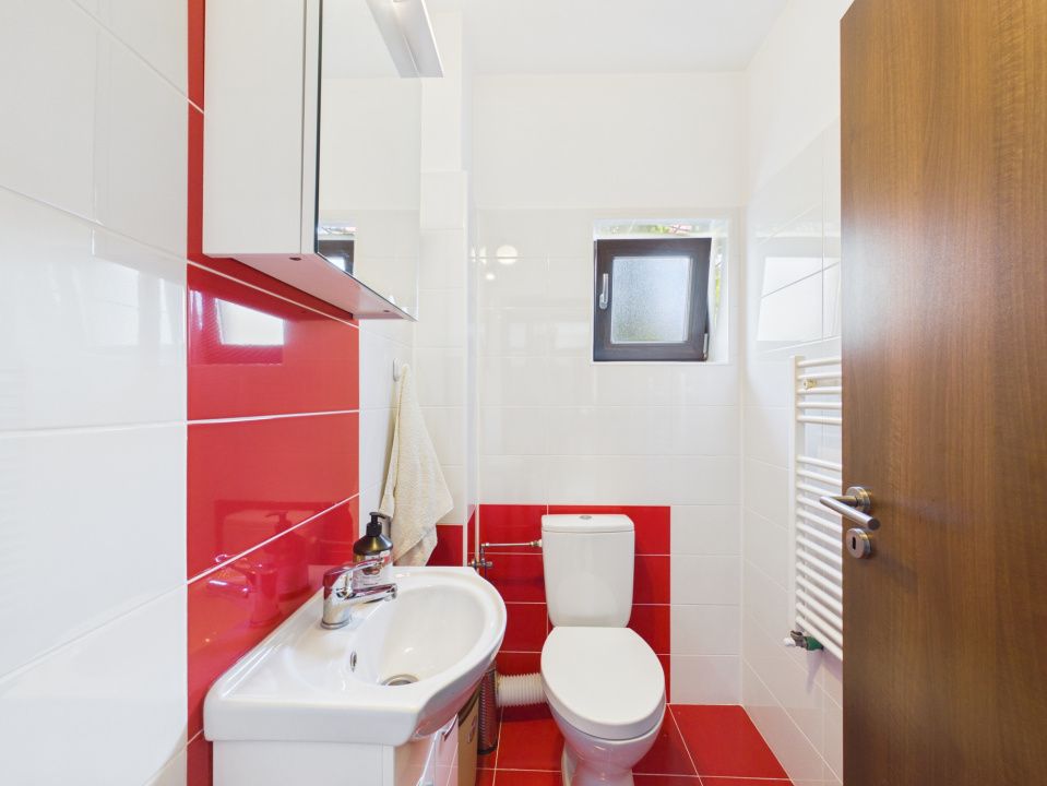 Casă cu 10 camere de vânzare în Tohanu Nou – fotografia 8 din 46
