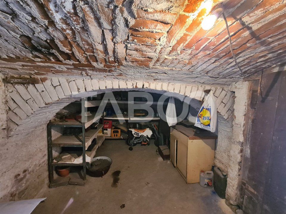 Casă cu 8 camere de vânzare în Sebeș – fotografia 15 din 20