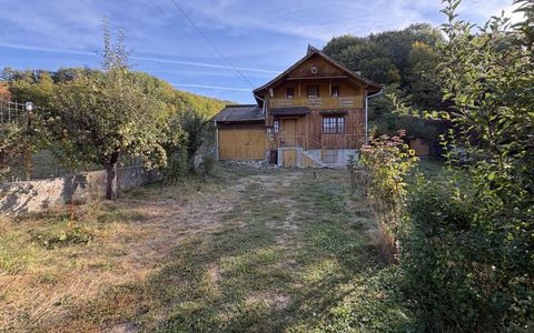 Casă cu 4 camere de vânzare în Nord, Micesti
