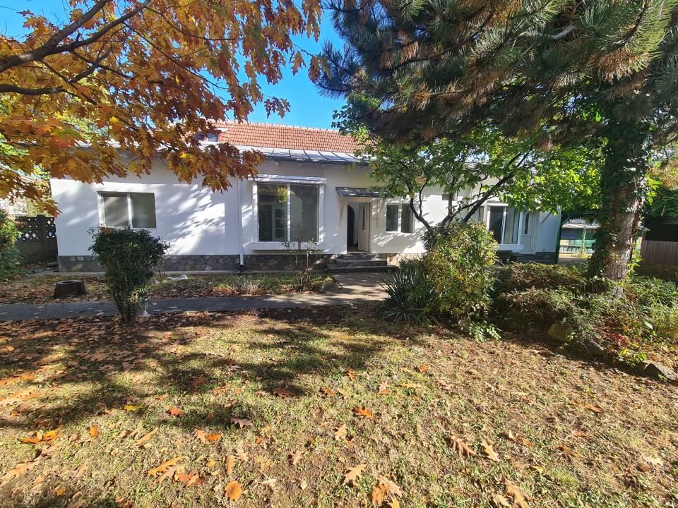 Casă cu 7 camere de vânzare în Sud, Câmpina – fotografia 1 din 24