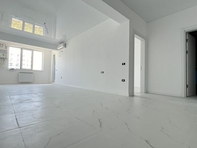 Apartament cu 2 camere de vânzare în Mamaia – fotografia 2 din 12