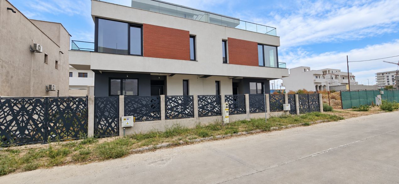 Casă cu 4 camere de vânzare în Sud, Ovidiu – fotografia 1 din 8