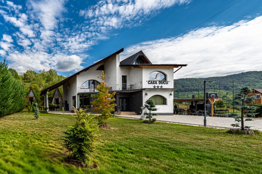 Hotel / pensiune cu 8 camere de vânzare în Central, Călimănești – fotografia 1 din 41