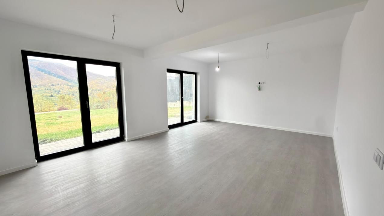 Casă cu 4 camere de vânzare în Sud-Vest, Cisnadioara – fotografia 14 din 25