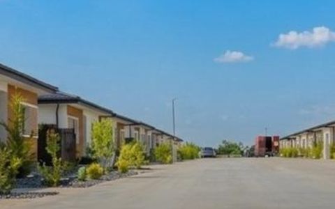 Casă cu 5 camere de vânzare în Central, Tunari