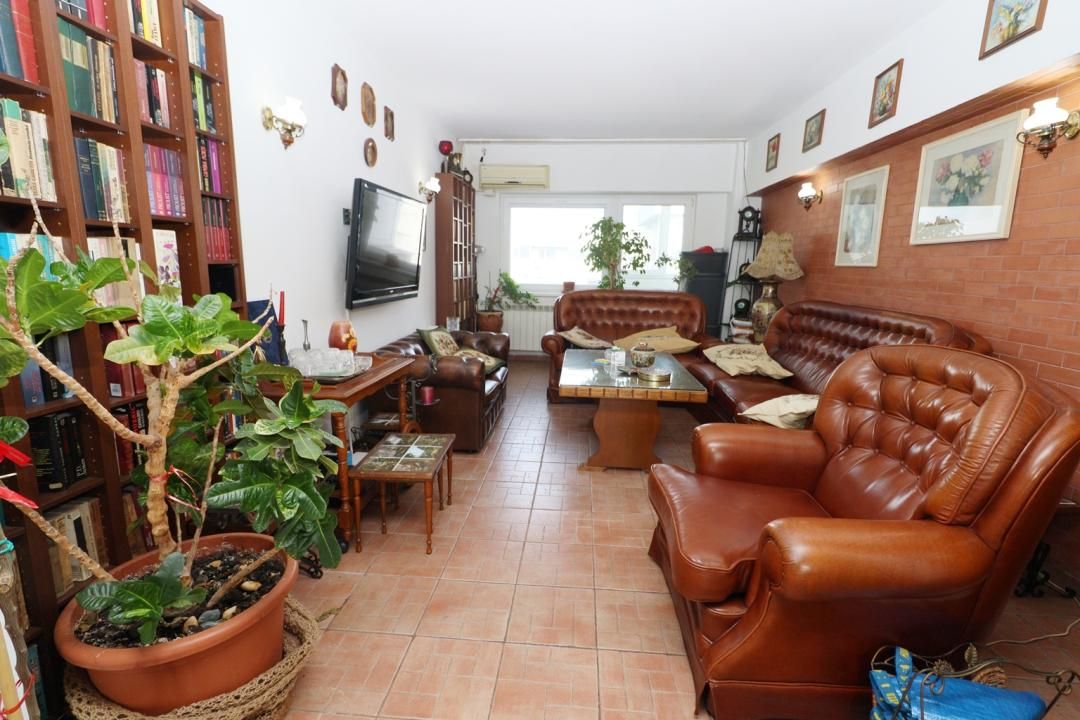 Apartament cu 4 camere de vânzare în Victoriei, București – fotografia 5 din 19