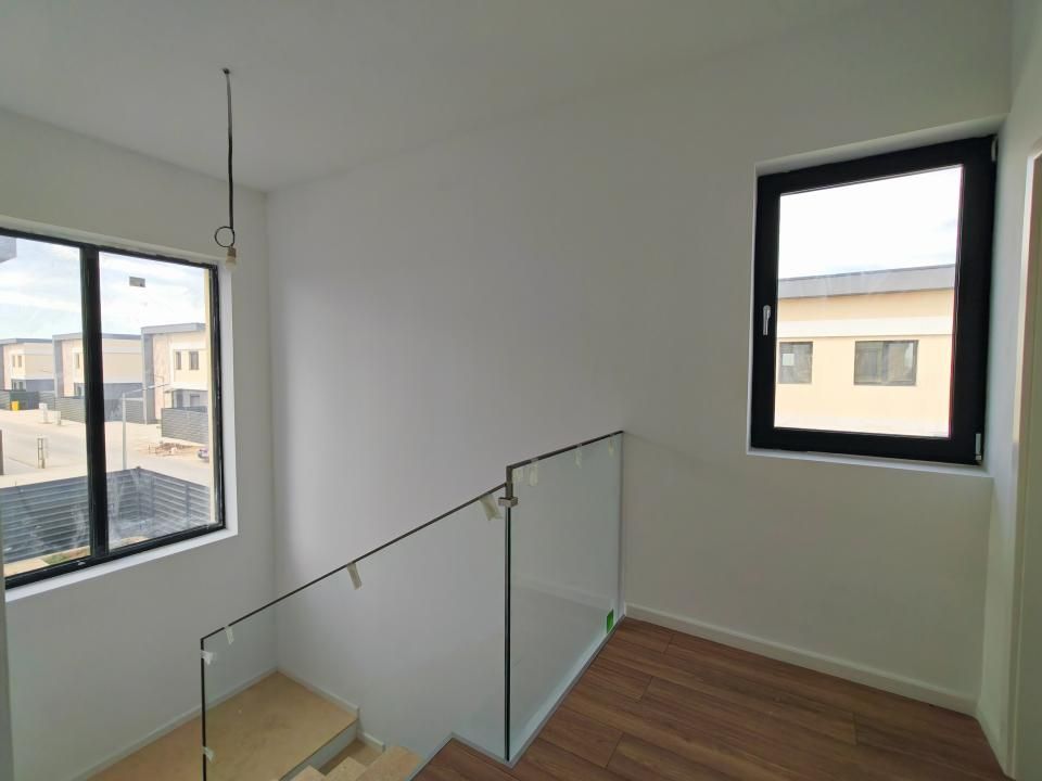 Casă cu 4 camere de vânzare în Tunari – fotografia 40 din 48