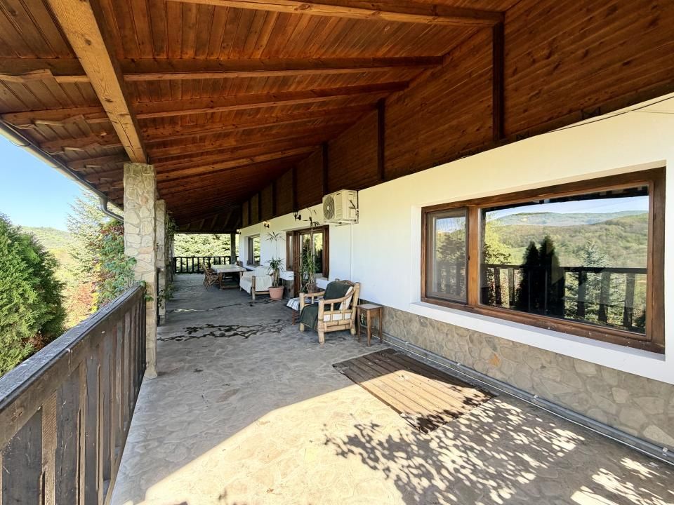 Casă cu 6 camere de vânzare în Nord-Est, Livadea – fotografia 8 din 39