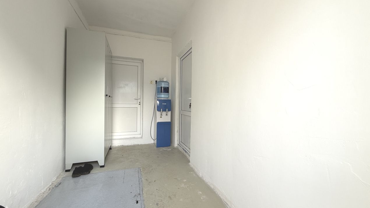 Spațiu comercial cu 5 camere de vânzare în Însurăței – fotografia 5 din 16