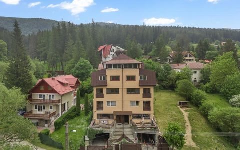 Casă cu 8 camere de vânzare în Zamora, Bușteni