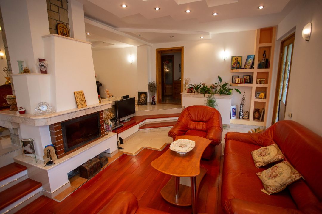 Casă cu 6 camere de vânzare în Comănești – fotografia 13 din 72