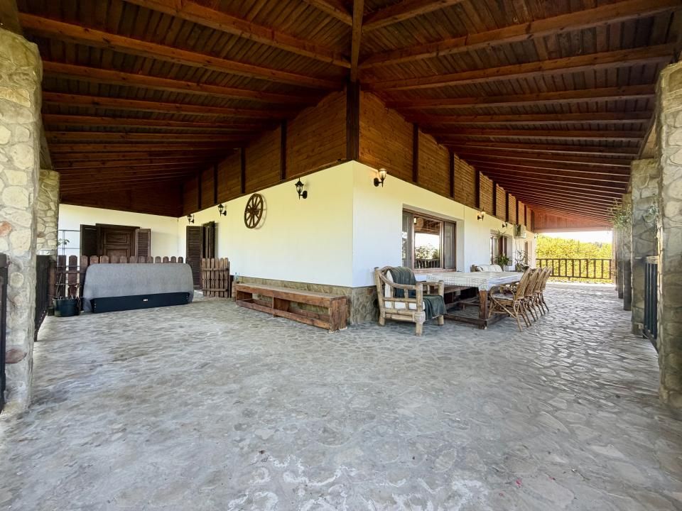 Casă cu 6 camere de vânzare în Nord-Est, Livadea – fotografia 6 din 39