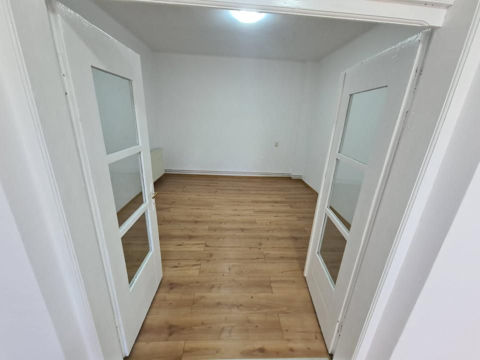 Casă cu 7 camere de vânzare în Sud, Câmpina – fotografia 21 din 24