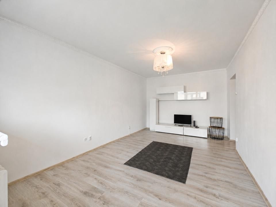 Apartament cu 3 camere de vânzare în Drumul Taberei, București – fotografia 1 din 10