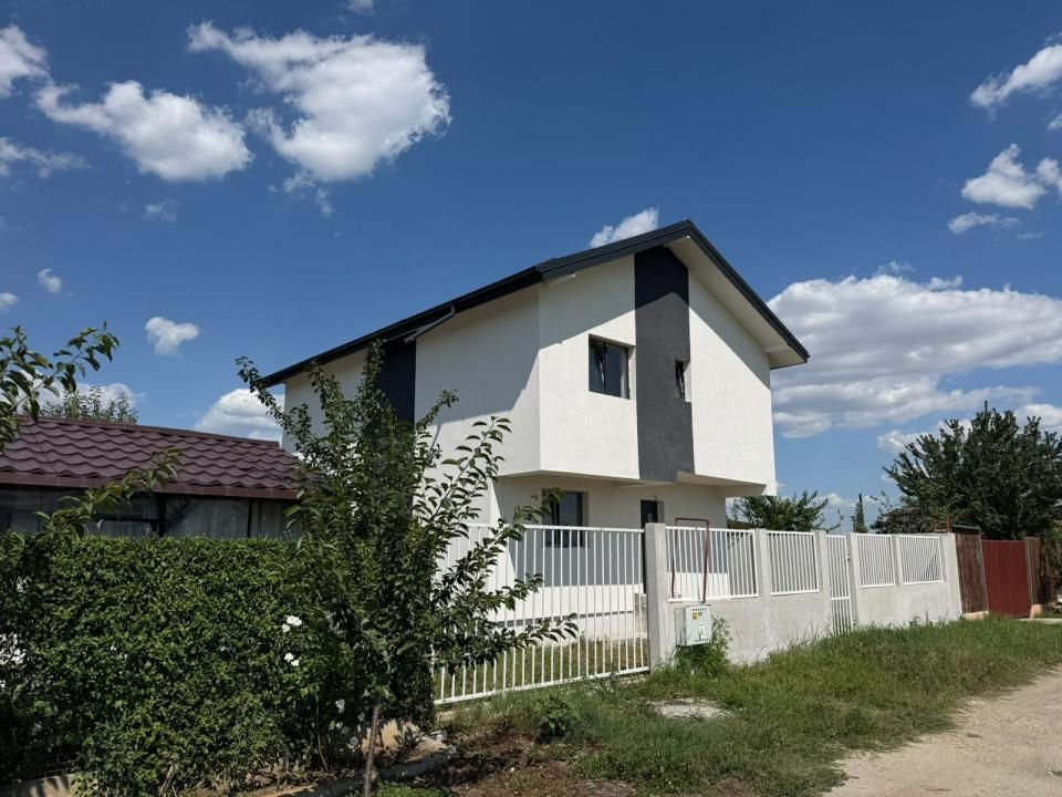 Casă cu 4 camere de vânzare în Sud, Berceni – fotografia 1 din 30