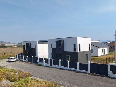 Casă cu 4 camere de vânzare în Sânpetru – fotografia 5 din 33