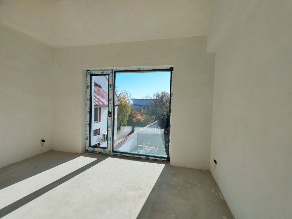 Casă cu 4 camere de vânzare în Central, Tunari – fotografia 13 din 16
