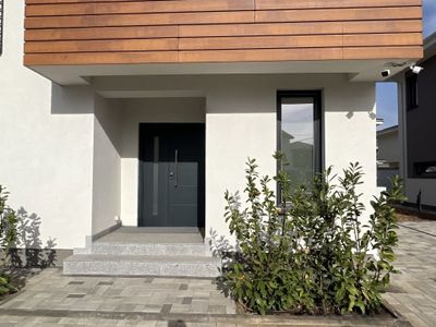 Casă cu 4 camere de vânzare în Central, Otopeni – fotografia 3 din 18