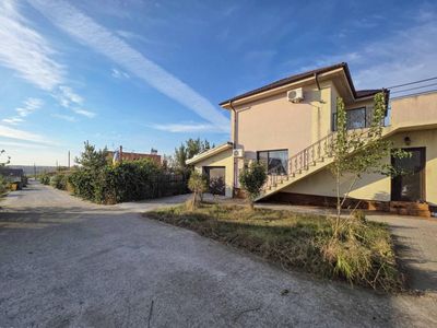 Casă cu 6 camere de vânzare în Central, Corbu – fotografia 2 din 17