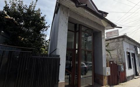 Spațiu comercial cu 6 camere de vânzare în Central, Giurgiu