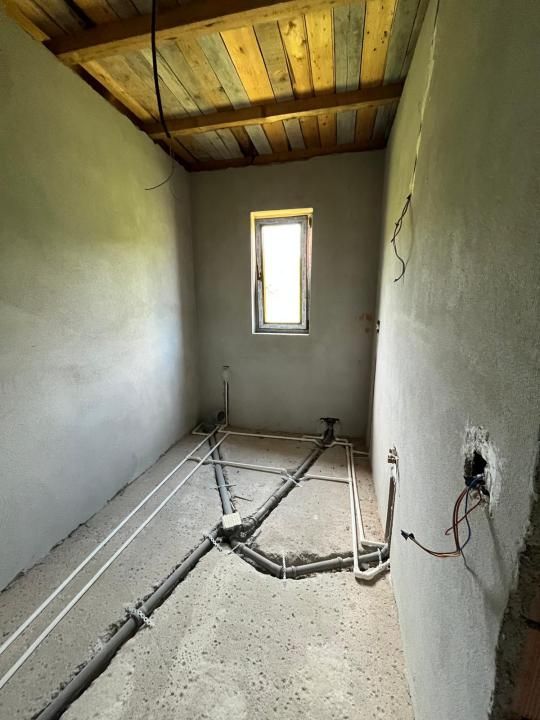 Casă cu 5 camere de vânzare în Central, Pucioasa-Sat – fotografia 8 din 19