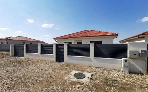 Casă cu 4 camere de vânzare în Sântandrei