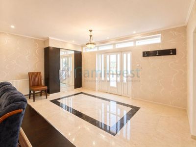 Casă cu 6 camere de vânzare în Central, Paleu – fotografia 3 din 11