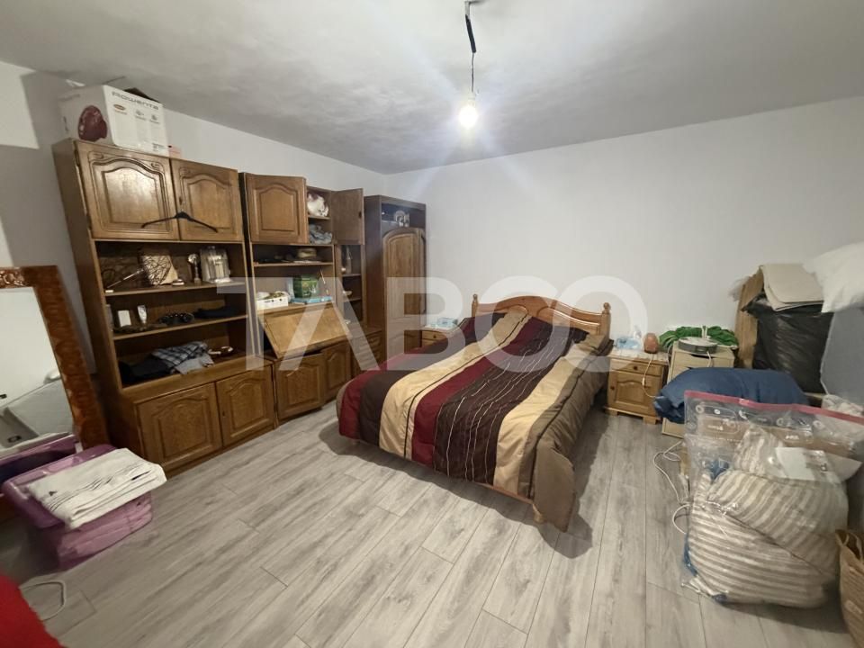 Casă cu 8 camere de vânzare în Gura Vaii – fotografia 9 din 16