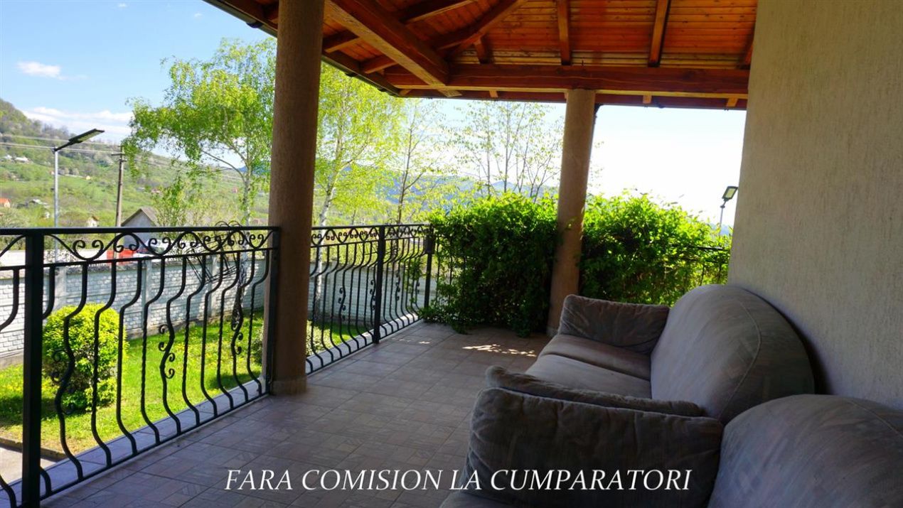 Casă cu 6 camere de vânzare în Berislavesti – fotografia 8 din 41