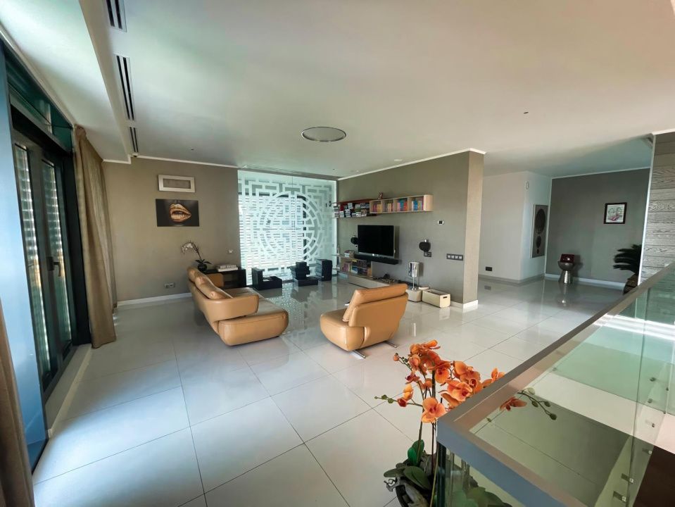 Casă cu 8 camere de închiriat în Sisesti, București – fotografia 9 din 16