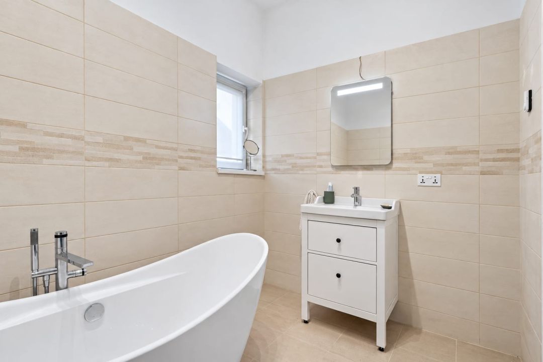 Casă cu 4 camere de vânzare în Central, Ghermanesti – fotografia 7 din 26