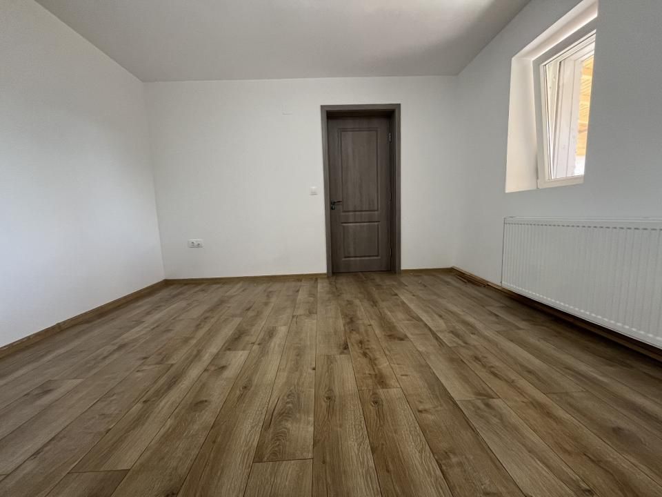 Casă cu 4 camere de vânzare în Central, Cuparu – fotografia 9 din 31