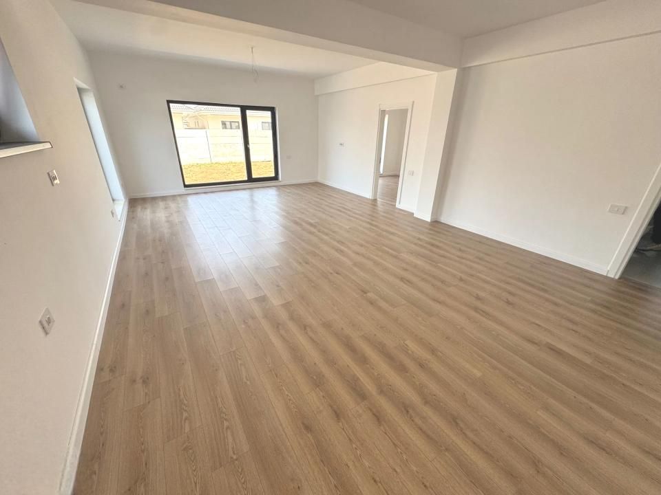 Casă cu 4 camere de vânzare în Tunari – fotografia 20 din 26