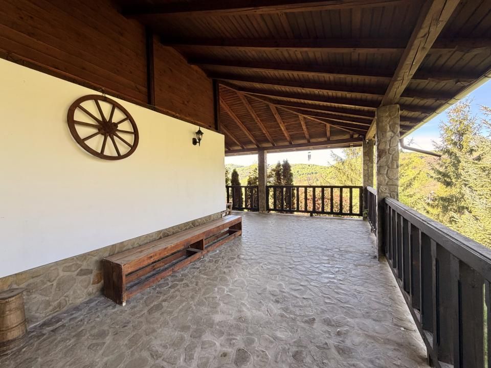 Casă cu 6 camere de vânzare în Nord-Est, Livadea – fotografia 7 din 39