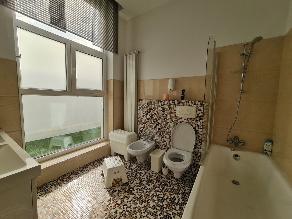 Casă cu 15 camere de vânzare în Mogoșoaia – fotografia 11 din 48