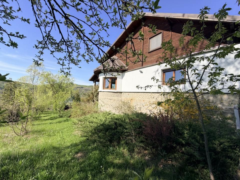 Casă cu 6 camere de vânzare în Nord-Est, Livadea – fotografia 34 din 39
