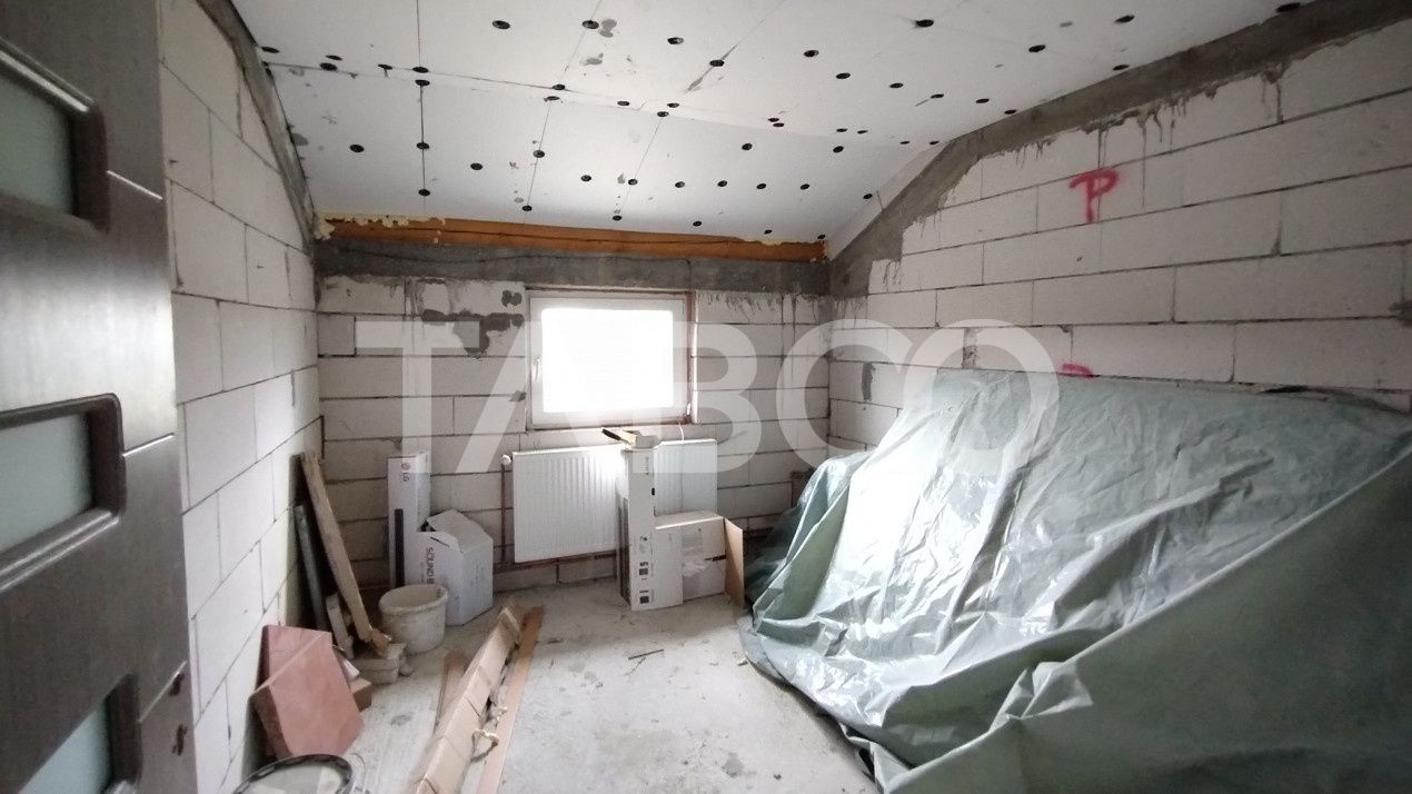 Casă cu 10 camere de vânzare în Rausor – fotografia 17 din 24
