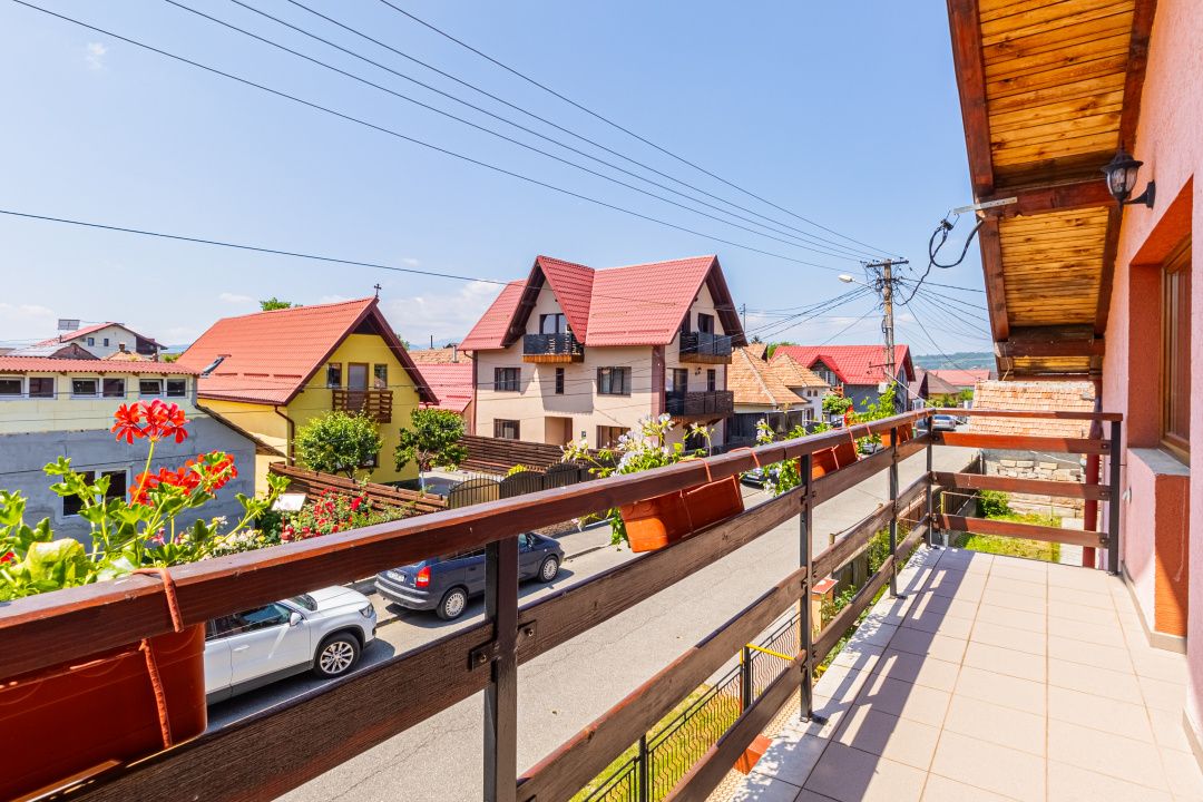 Casă cu 10 camere de vânzare în Râșnov – fotografia 22 din 35