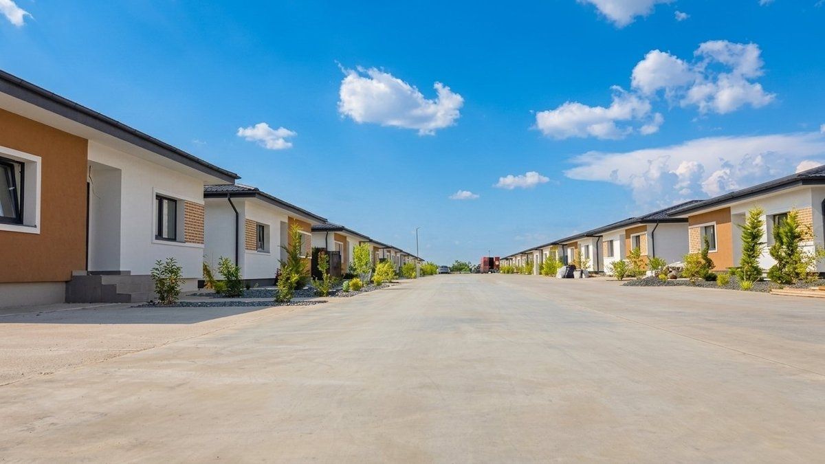 Casă cu 5 camere de vânzare în Central, Tunari – fotografia 2 din 20