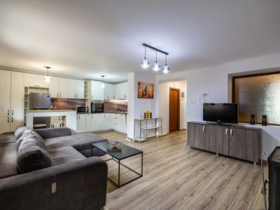 Casă cu 4 camere de vânzare în Central, Dumbrăvița – fotografia 2 din 40