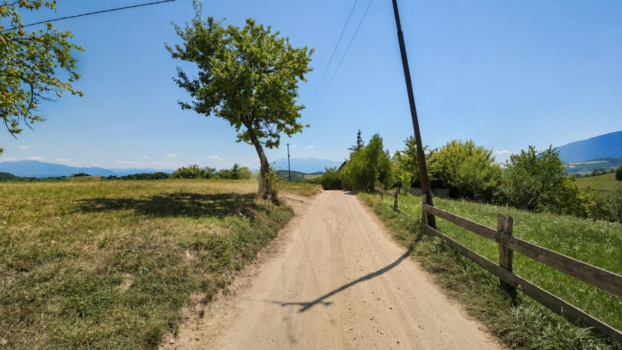 Teren de vânzare în Central, Poiana Marului – fotografia 1 din 10