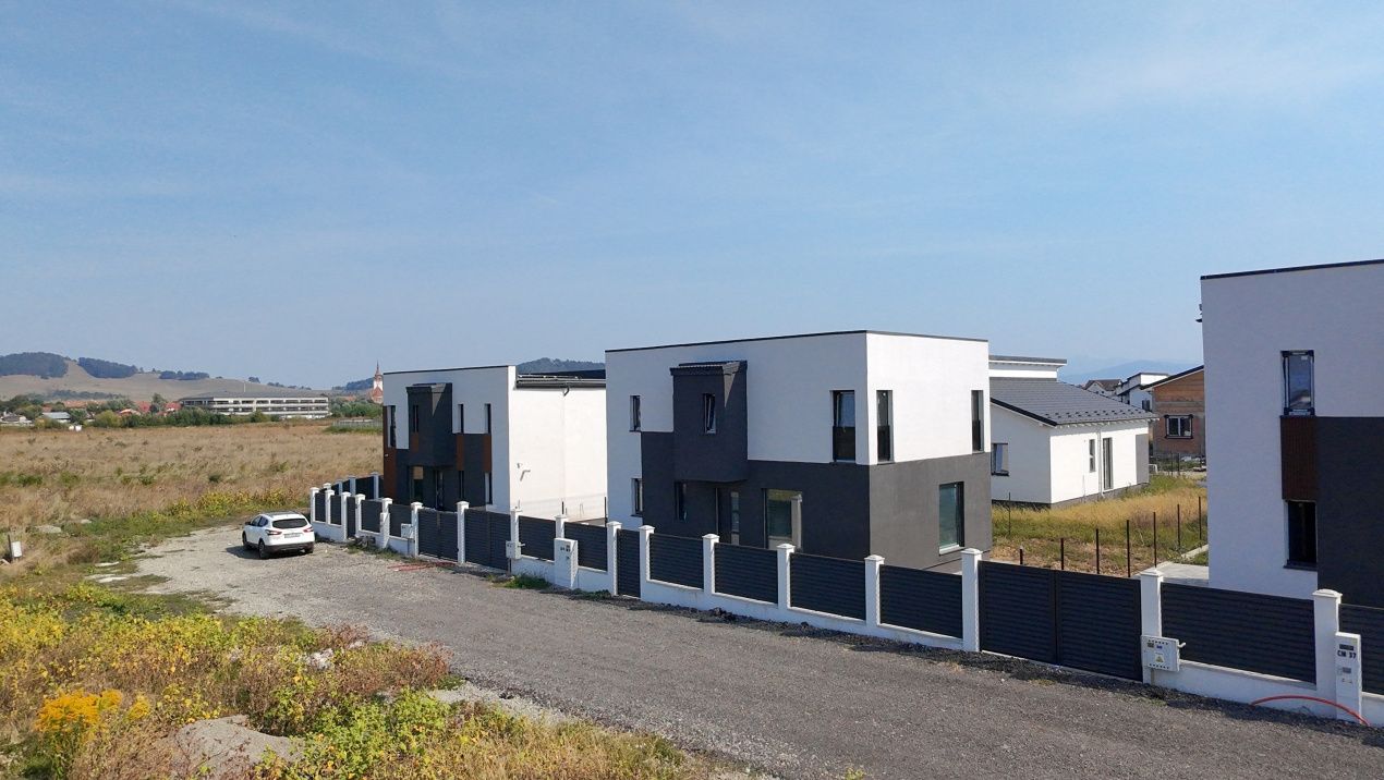 Casă cu 4 camere de vânzare în Sânpetru – fotografia 5 din 33