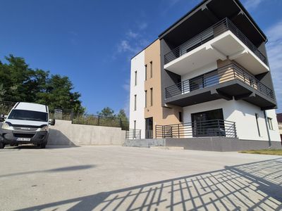 Casă cu 9 camere de vânzare în Gavana, Pitești – fotografia 2 din 4